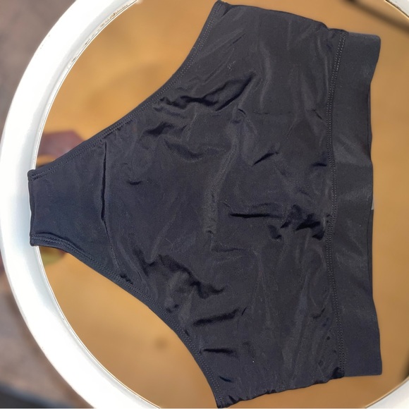 •HIGH-WAISTED SWIM •MESH & POM POMS •MEDIUM T&B• - Picture 6 of 8